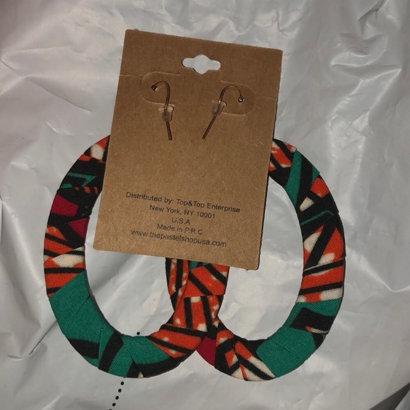 Women’s African fabric hoop earrings - Picture 3 of 3